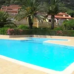 T2, 4 Personnes Terrasse Vue Avec Piscine A Pramousquier -