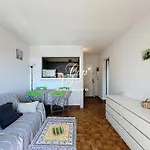 Apartment T2, 4 Personnes Terrasse Vue Avec Piscine A Pramousquier -