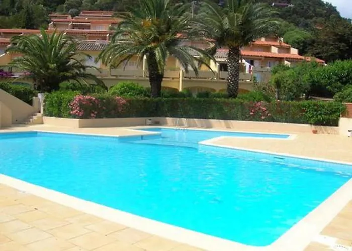 T2, 4 Personnes Terrasse Vue Avec Piscine A Pramousquier -