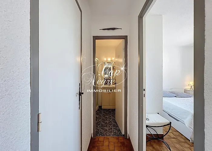 T2, 4 Personnes Terrasse Vue Avec Piscine A Pramousquier - Le Lavandou