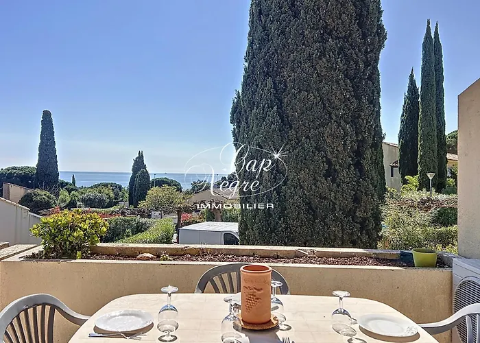 T2, 4 Personnes Terrasse Vue Avec Piscine A Pramousquier - Apartman *